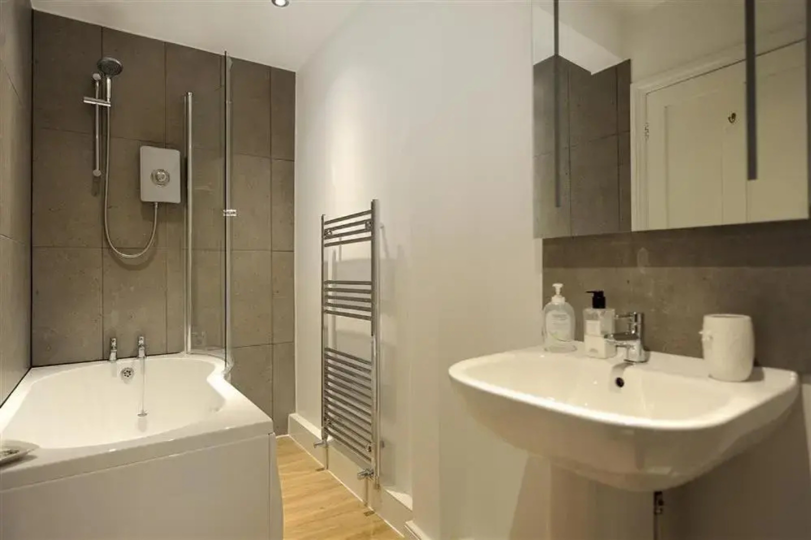 Apt 3, 20 Broad Street