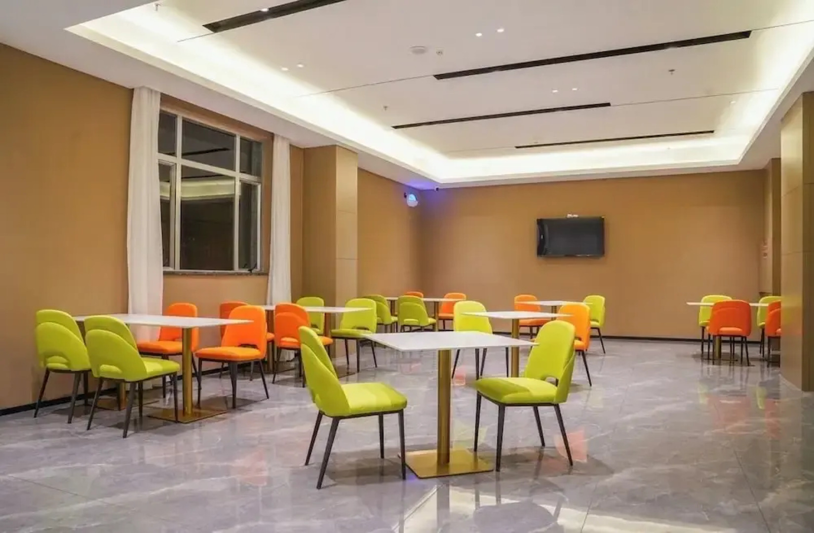 yi xuan hotel - bus station