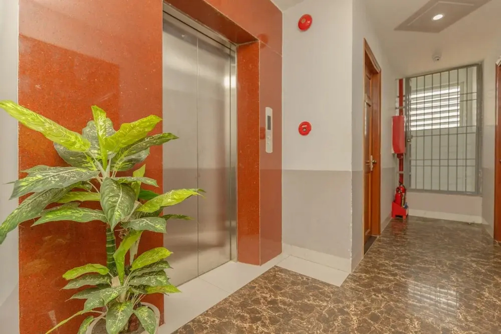 Hoang Truong Hotel by OYO Rooms