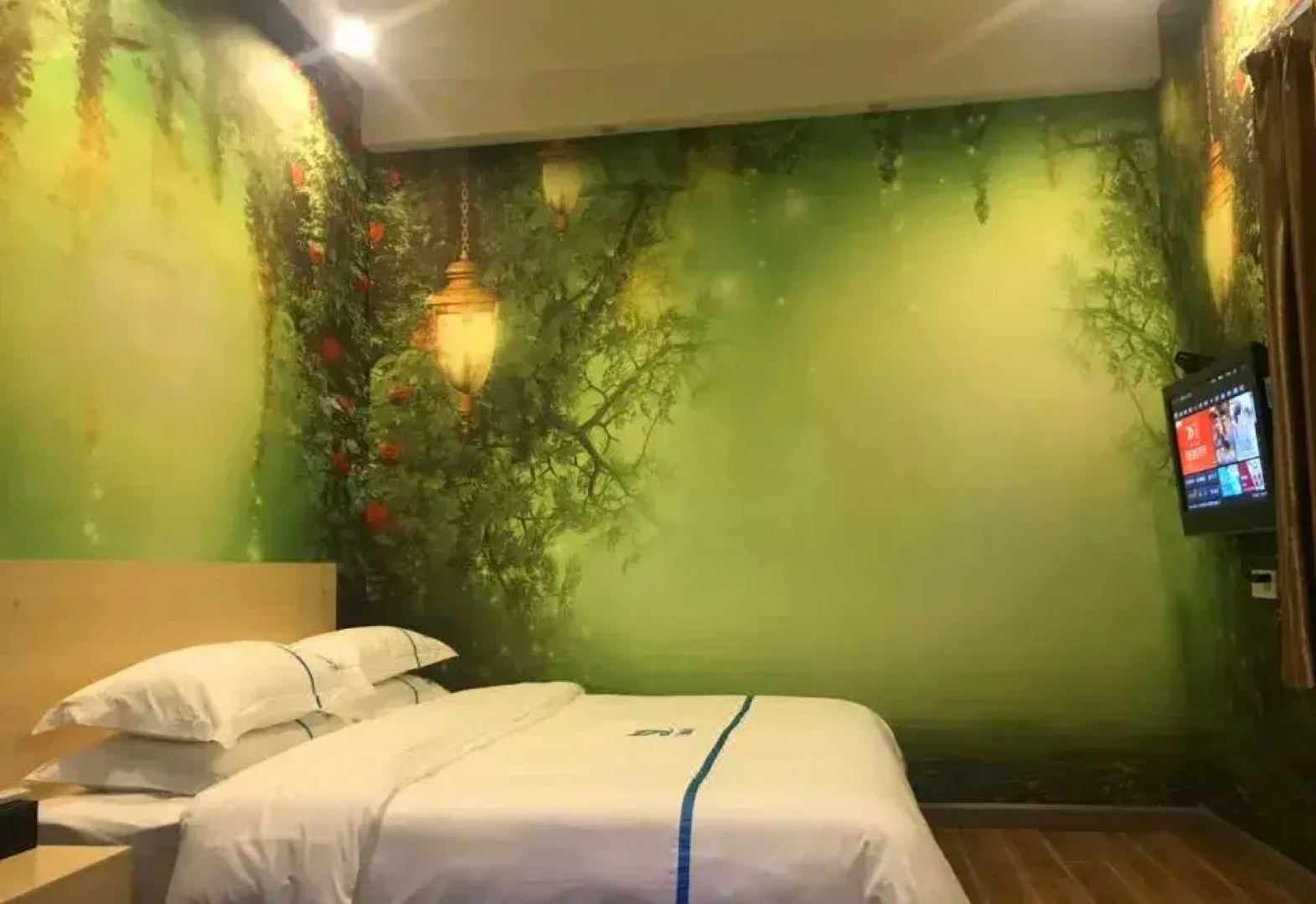 Baihe Hotel (Yangxi West Lake Branch)