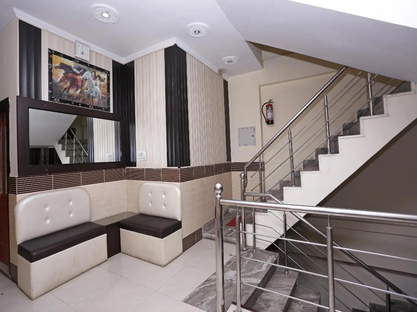 OYO 5851 Mehfil Hotel