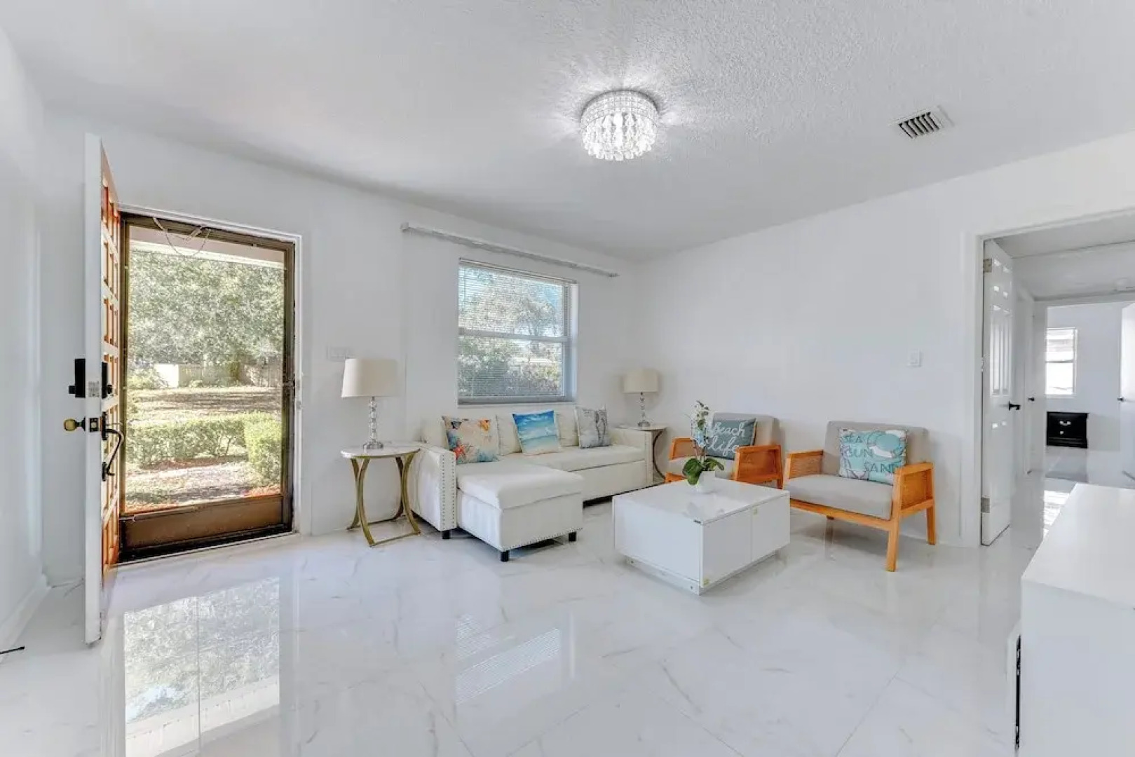 Spacious Jacksonville Home: 6 Mi to Downtown!