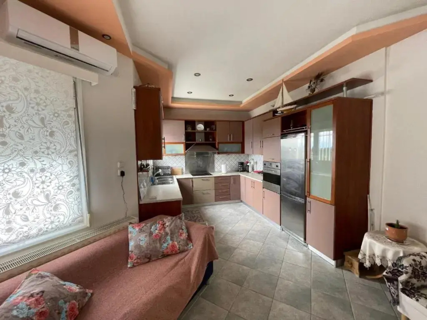 Seaside apartment with private garden