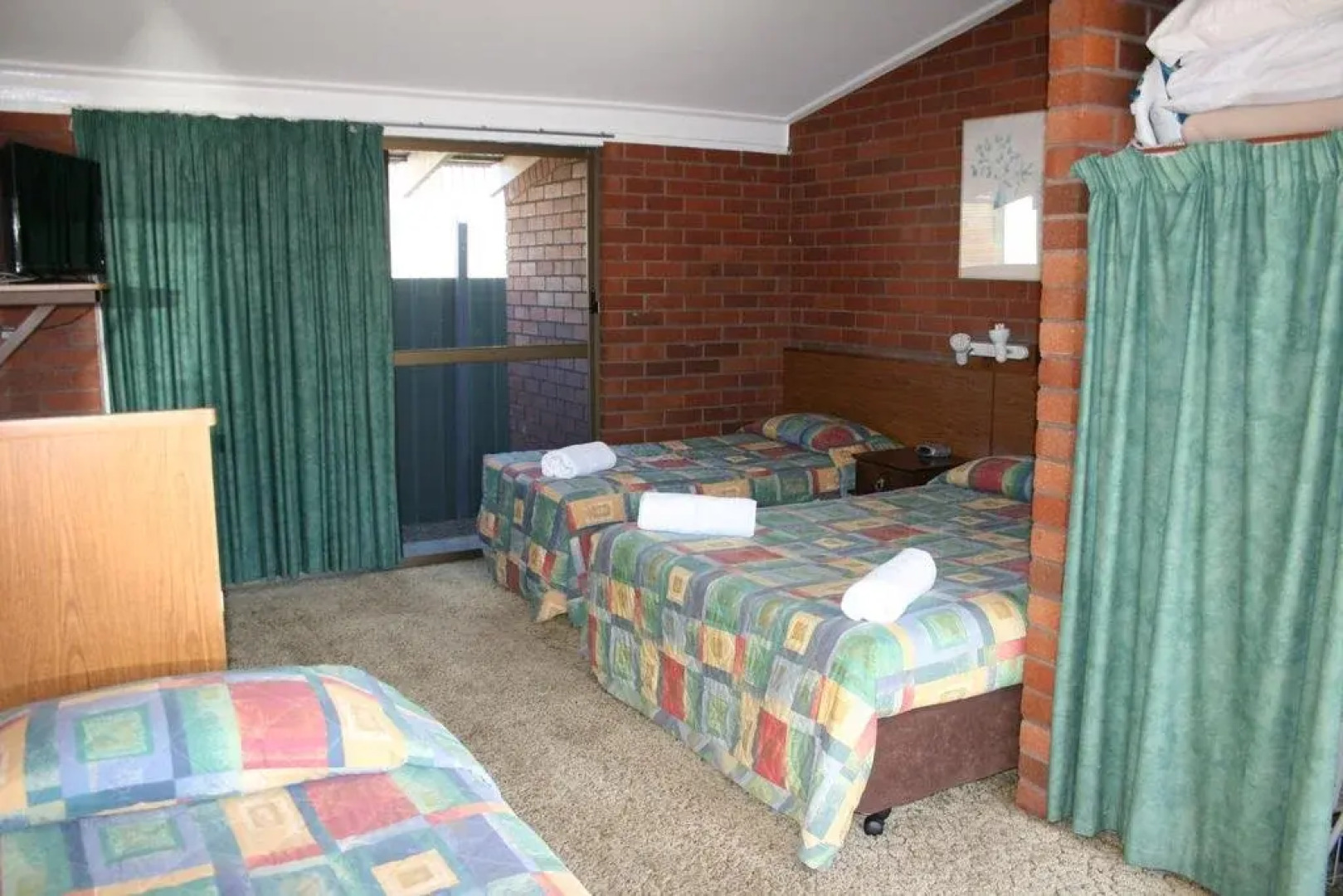 The Plains Motor Inn