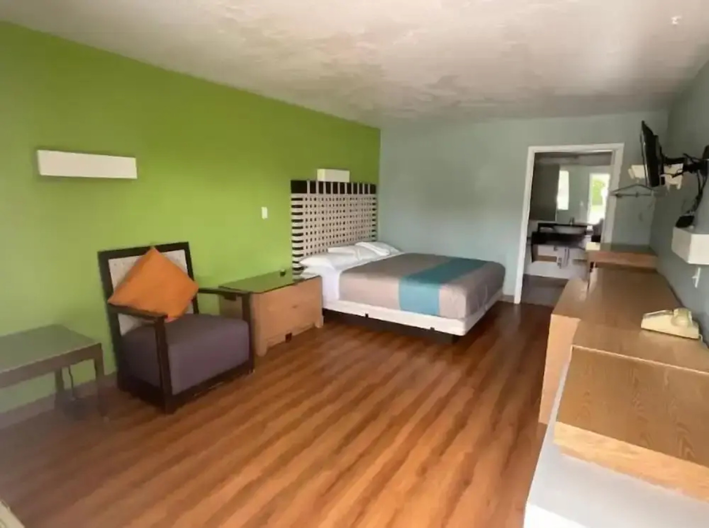 Country Yard Inn and Suite