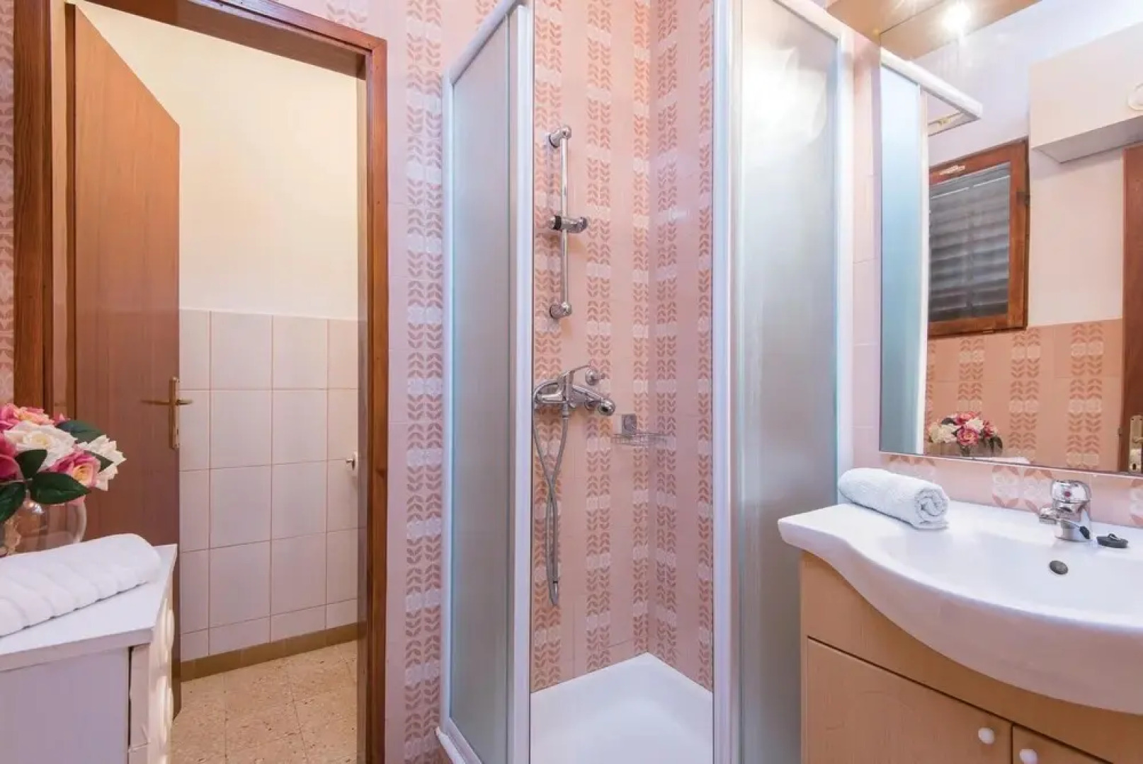 Awesome Home in Nova With Wifi and 4 Bedrooms