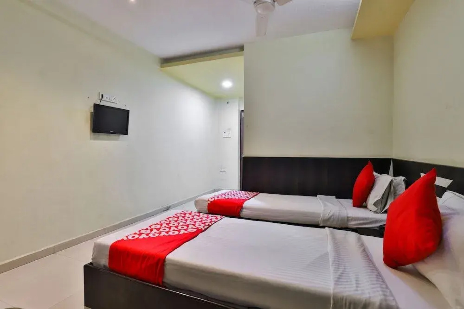 OYO 19637 Hotel Mansi Sherotene