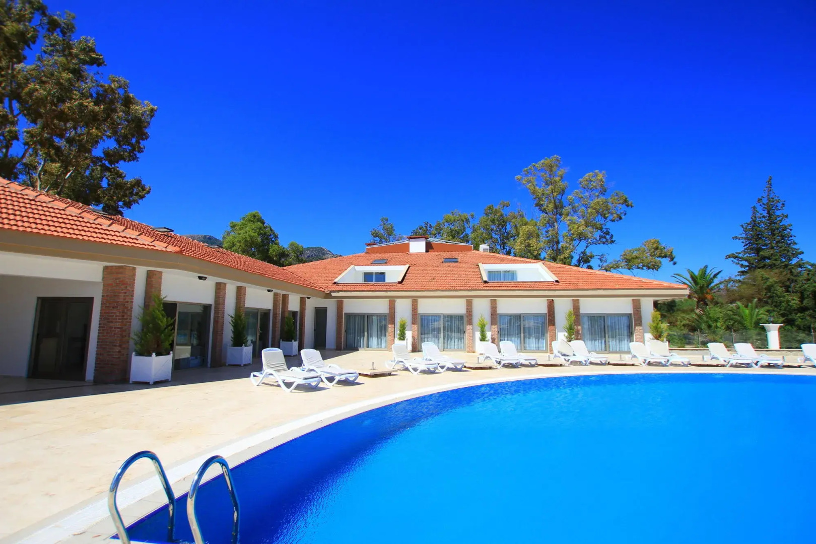 Palm Bay Beach Hotel