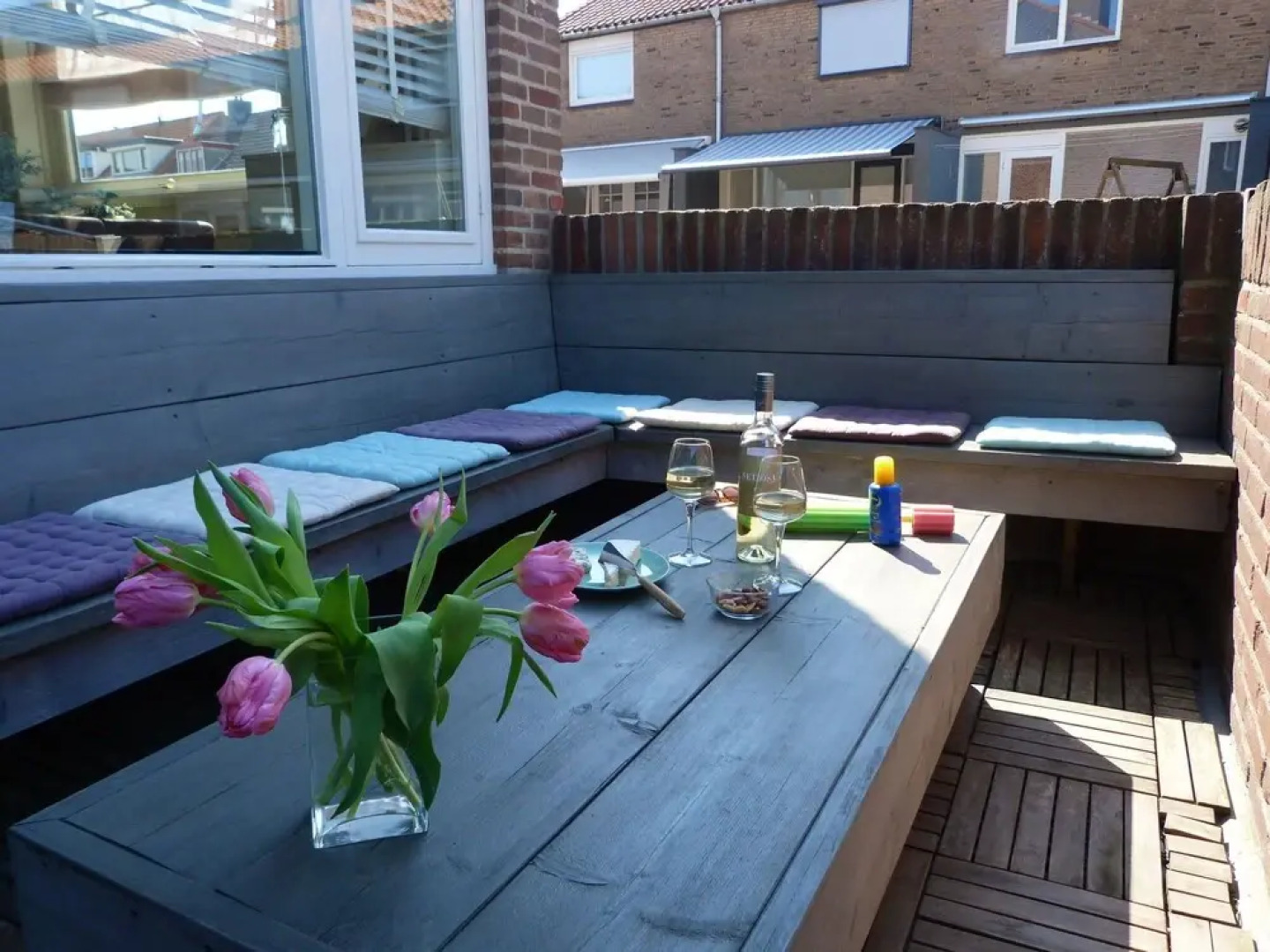 Spacious and Comfortable Holiday Home in Modernised Drive-in House