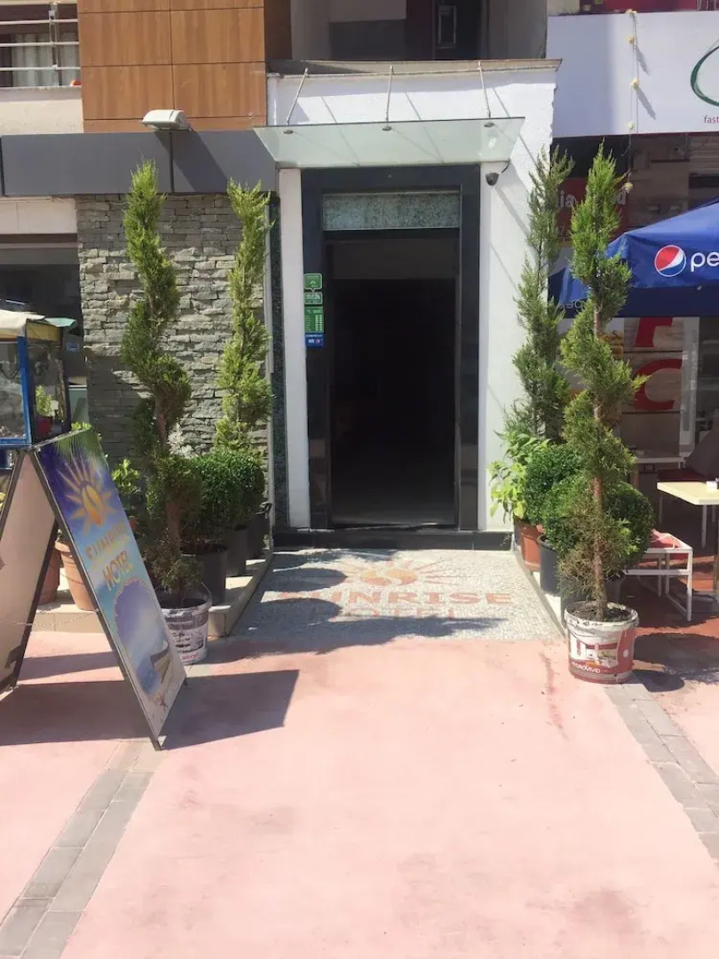 Hotel Sunrise Cameria