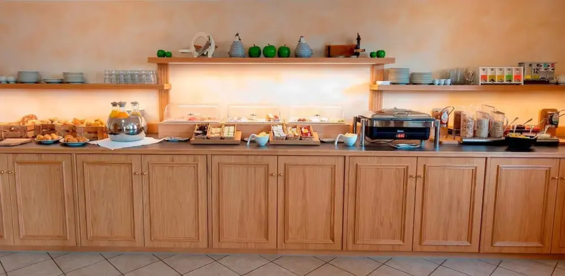 Luckai Hotel Restaurant