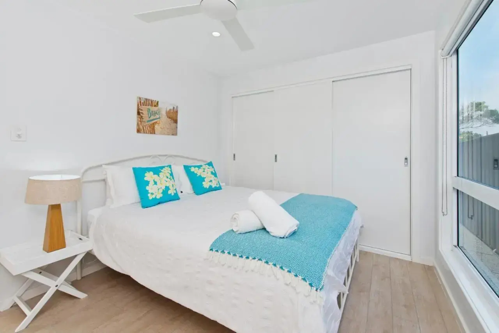 Middle Rock Beach House - Beach Front, Lake Cathie