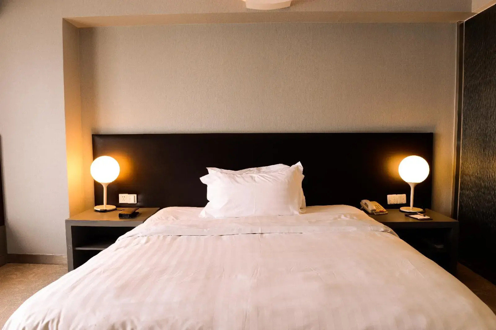 Yi-Wu Commatel Hotel