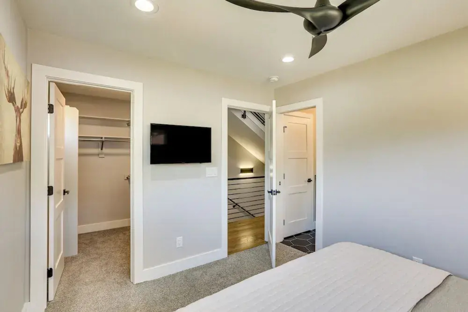 Hot Tub & Mtn-view Rooftop Deck: Golden Home