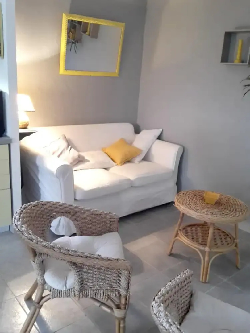 House With one Bedroom in Villeneuve, With Enclosed Garden and Wifi