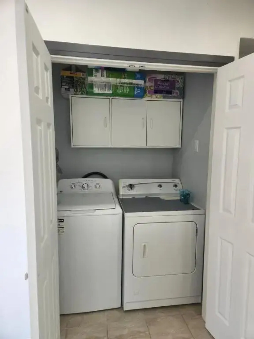 Cozy Cottage with Amazing Location!!