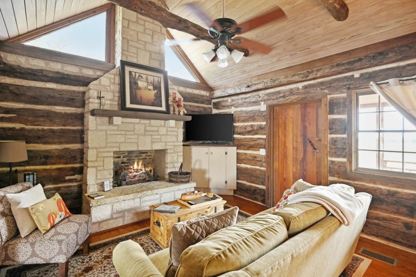 Czech 1 Bedroom Cabin by RedAwning