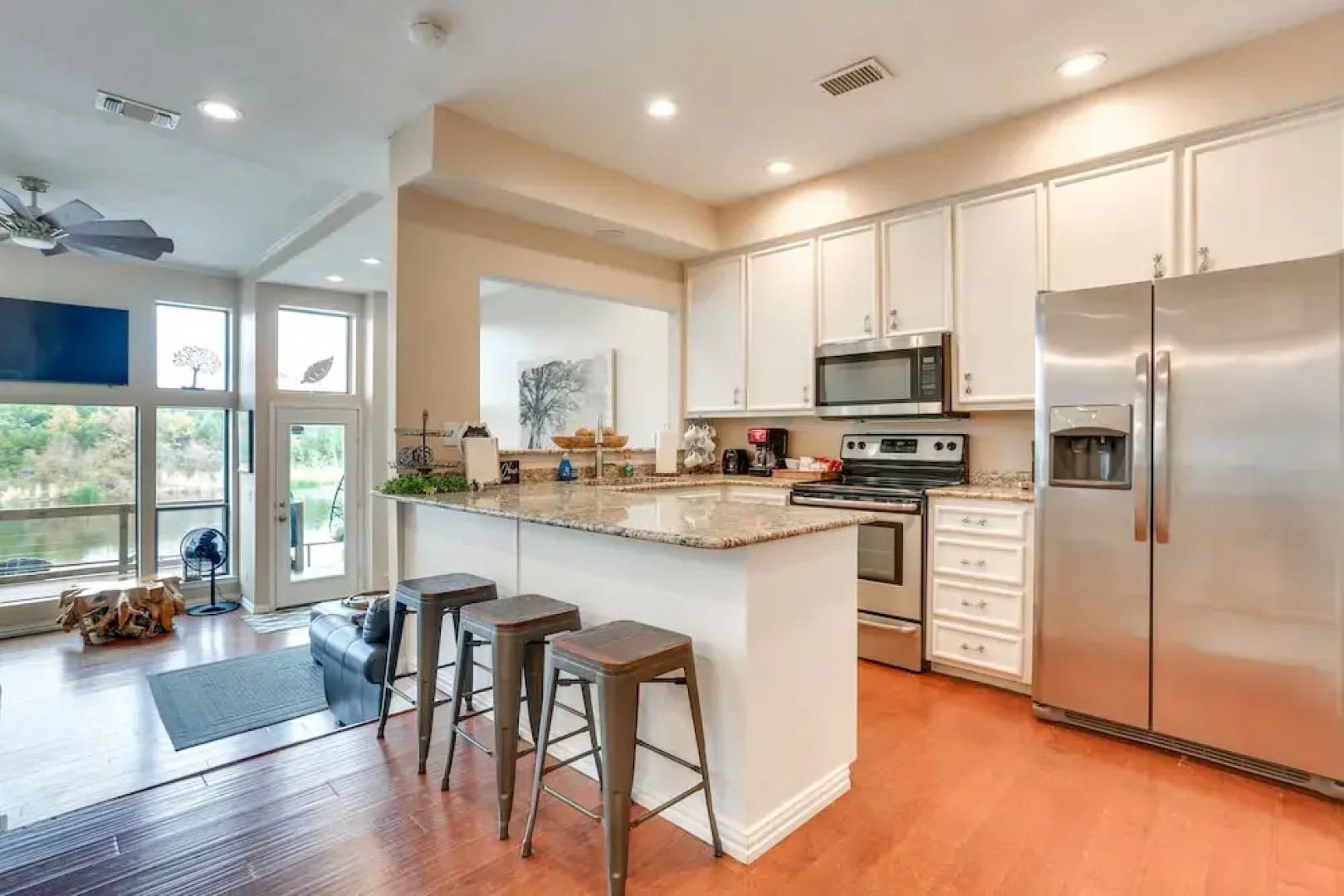 Lakefront Townhome in Pottsboro: Pets Welcome!