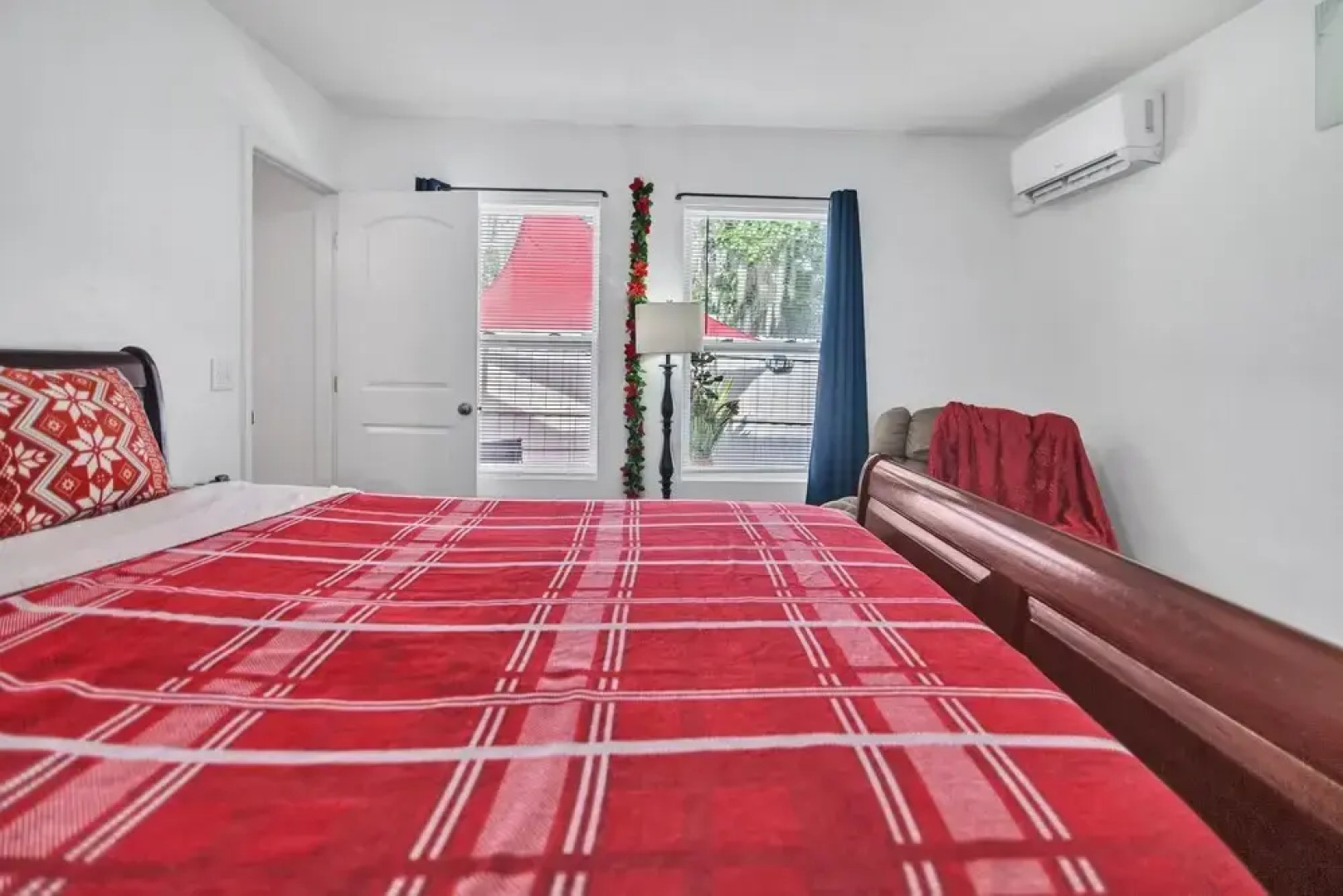 Tampa Tranquility - Chic Retreat 1 Bedroom Condo by Redawning