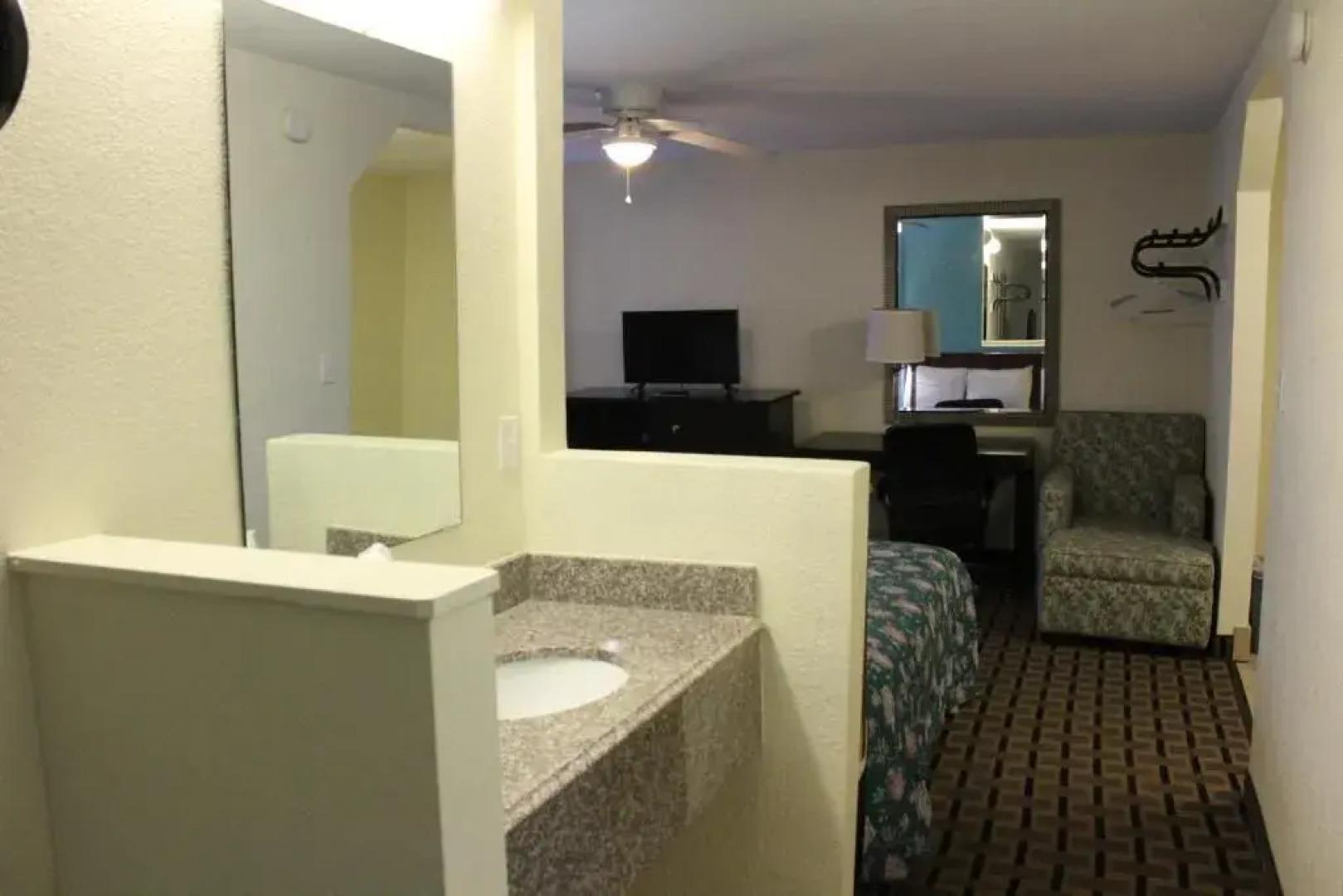 American Inn And Suites