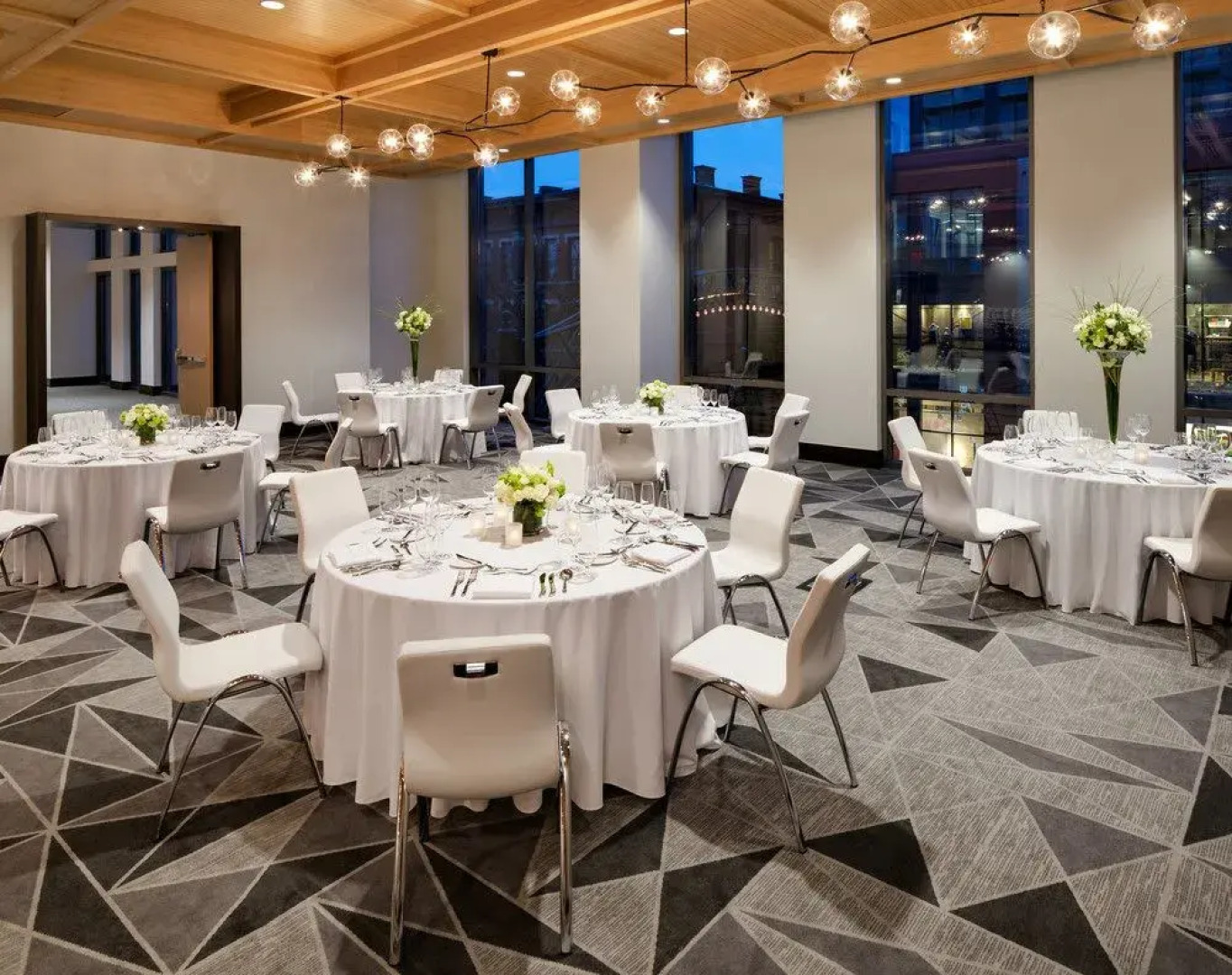 Le Méridien Columbus, The Joseph