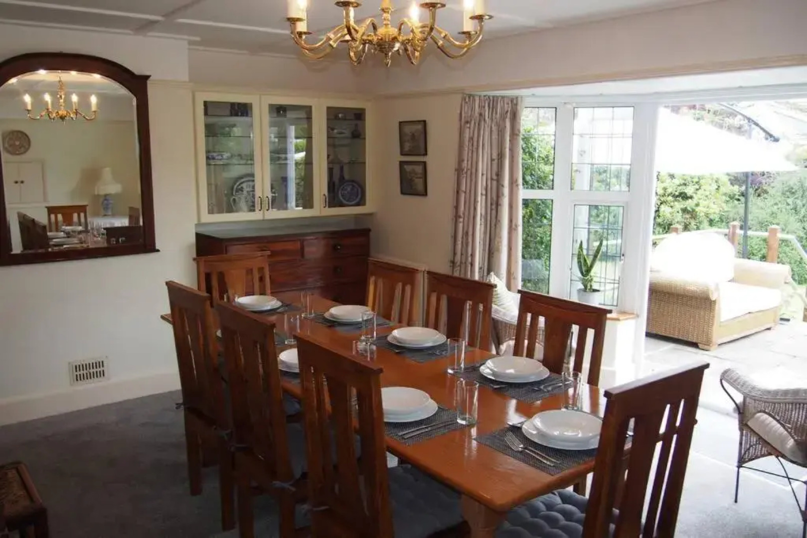 Hectors House comfortable 4 bed house in mature gardens