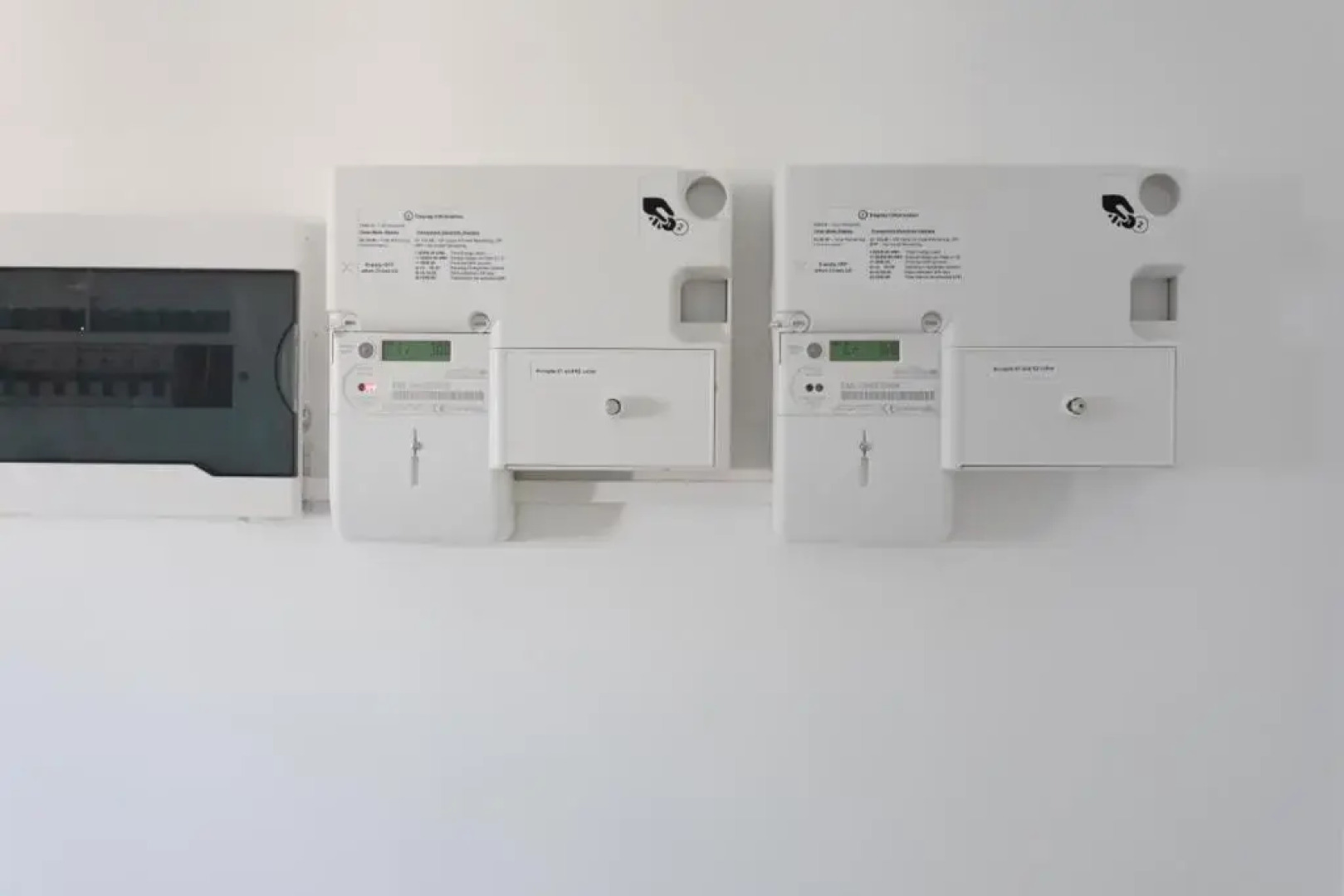 F5-3 Room 2 single beds shared bathroom in shared Flat