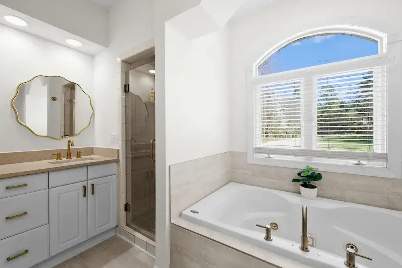 Knotty Pines by Avantstay Lake Views Renovated