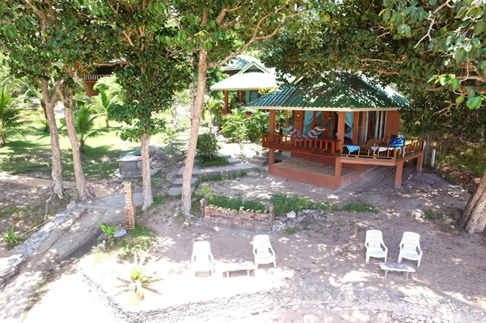 Chomjan Beach Resort