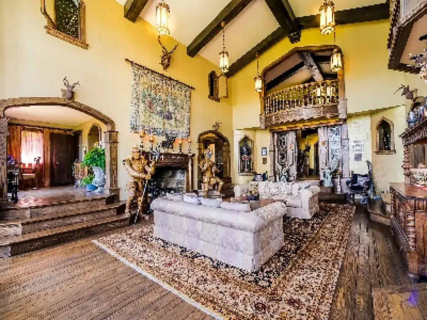 HIGHLANDS CASTLE overlooking Lake George.. plus 2 other Castles!