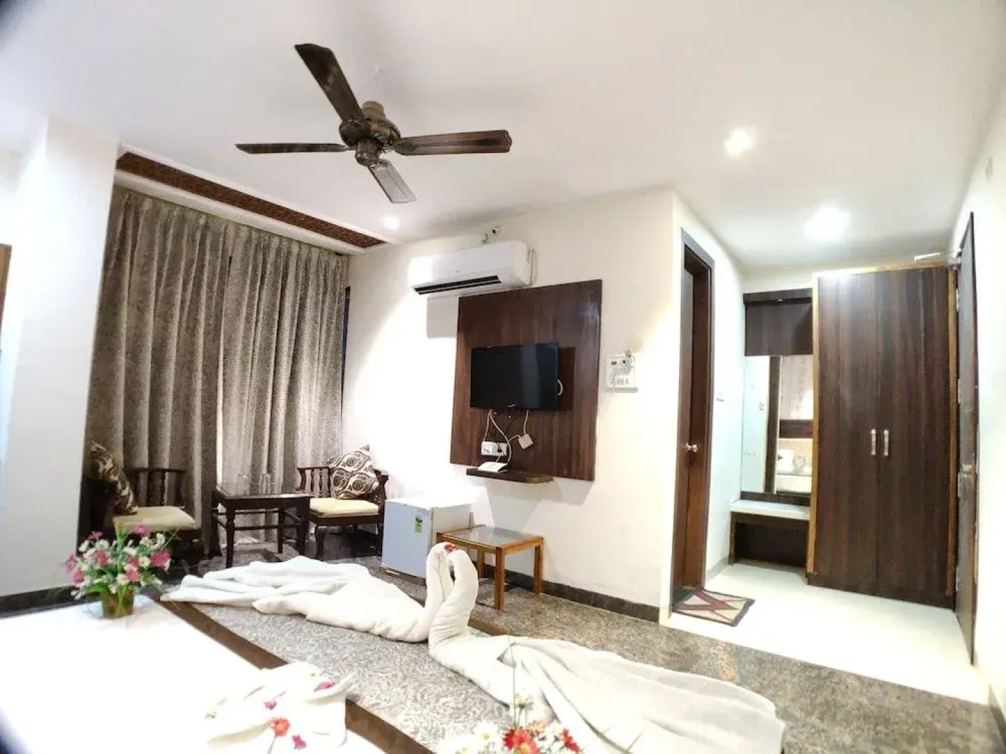 Hotel Landmark Residency