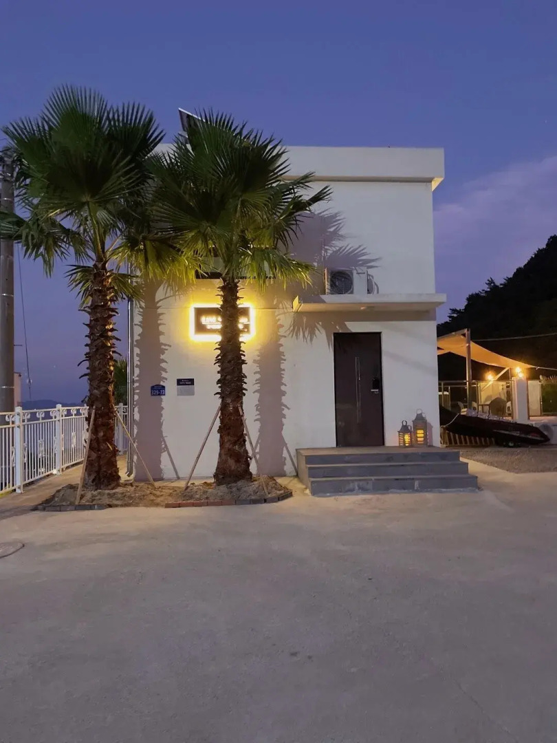 Lim Sea Side Poolvilla Pension