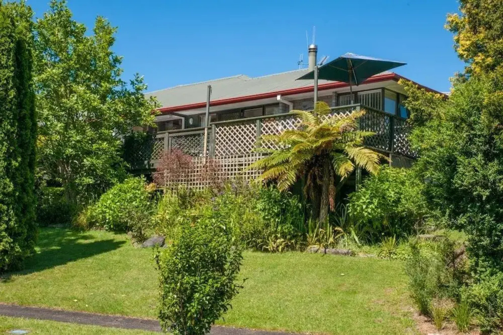 Abundante B&B on 8 Marlowe