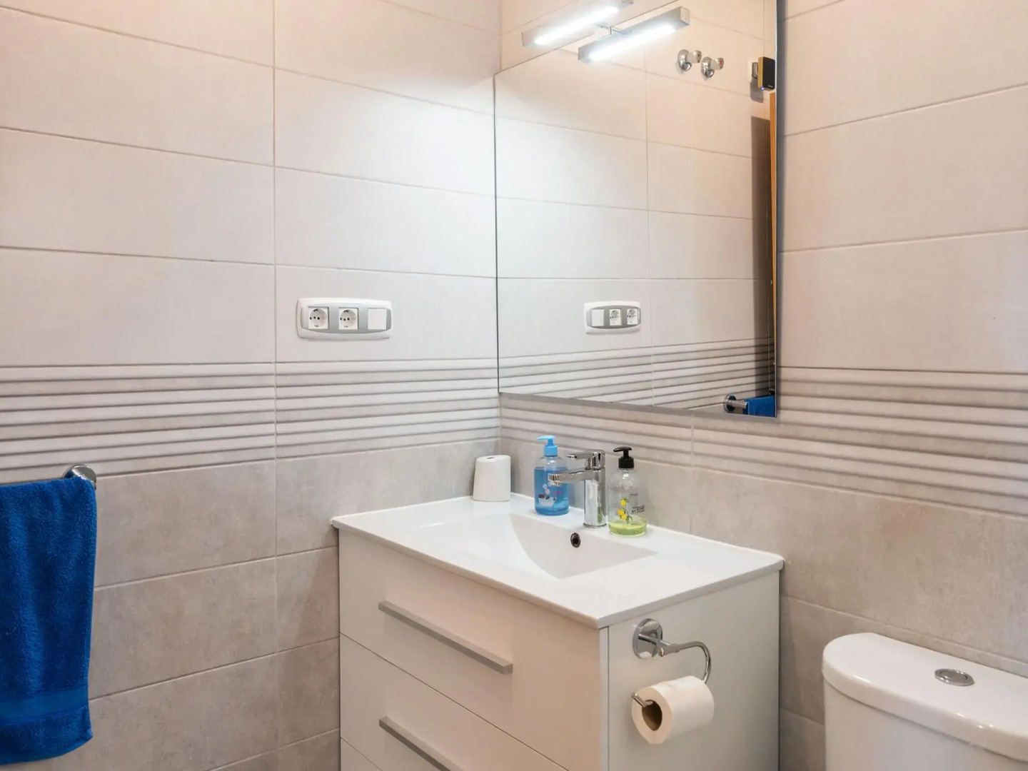 Inviting holiday home in Lo Crispin with shared pool