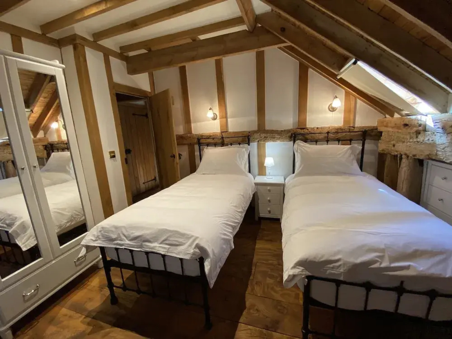 Brundish, Suffolk Large 4-bed Barn Stunning!