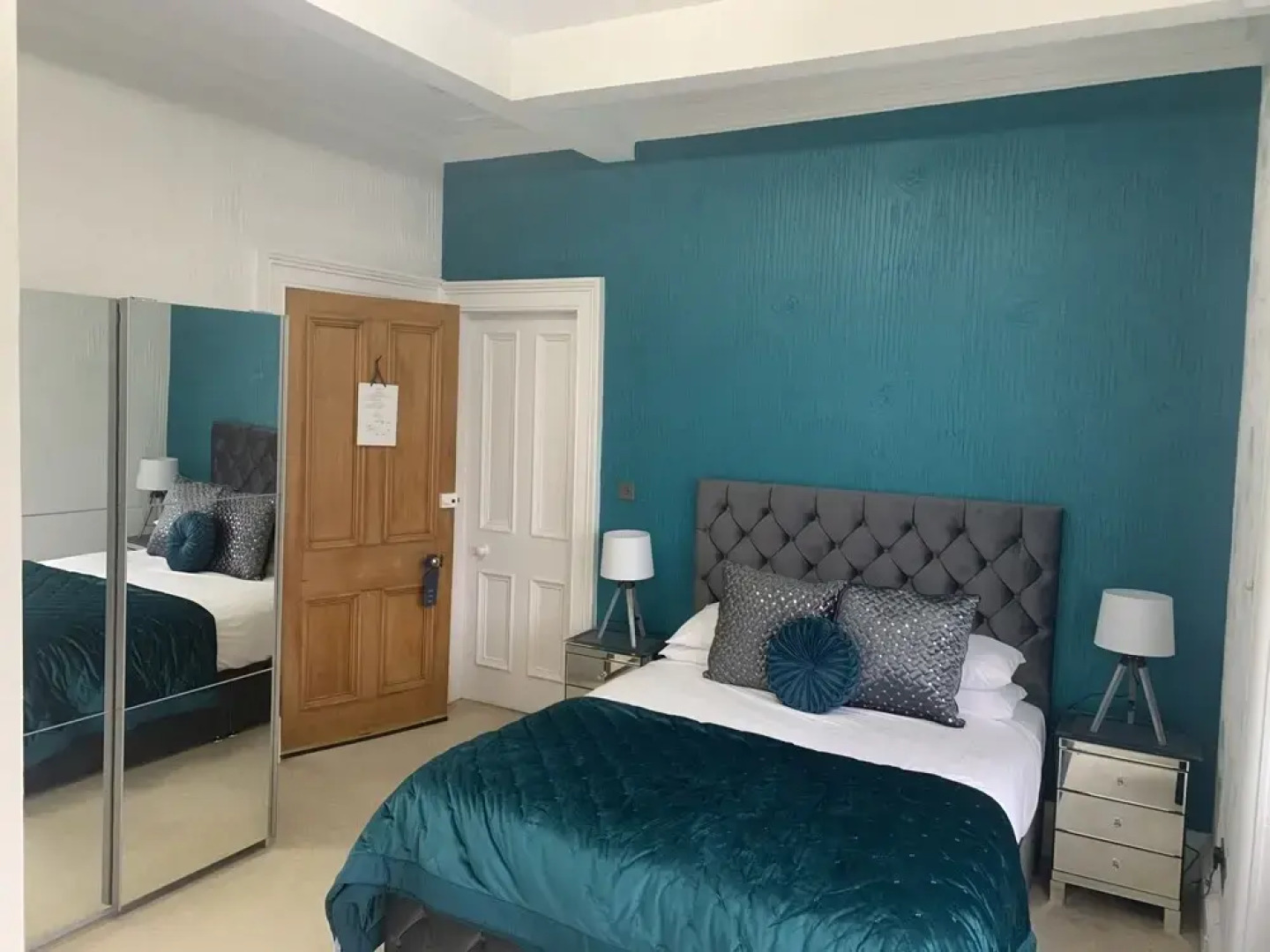 Ashburn House De Luxe B&B