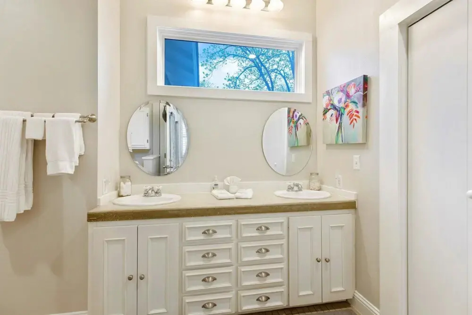 Heart of Fredericksburg w/Pool,Hot-Tub&Grill