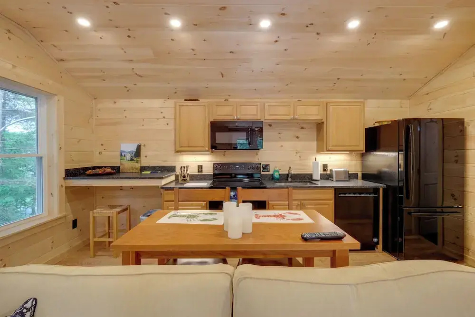 Cozy Apt w/ Deck, ~ 5 Miles to Acadia Nat'l Park!