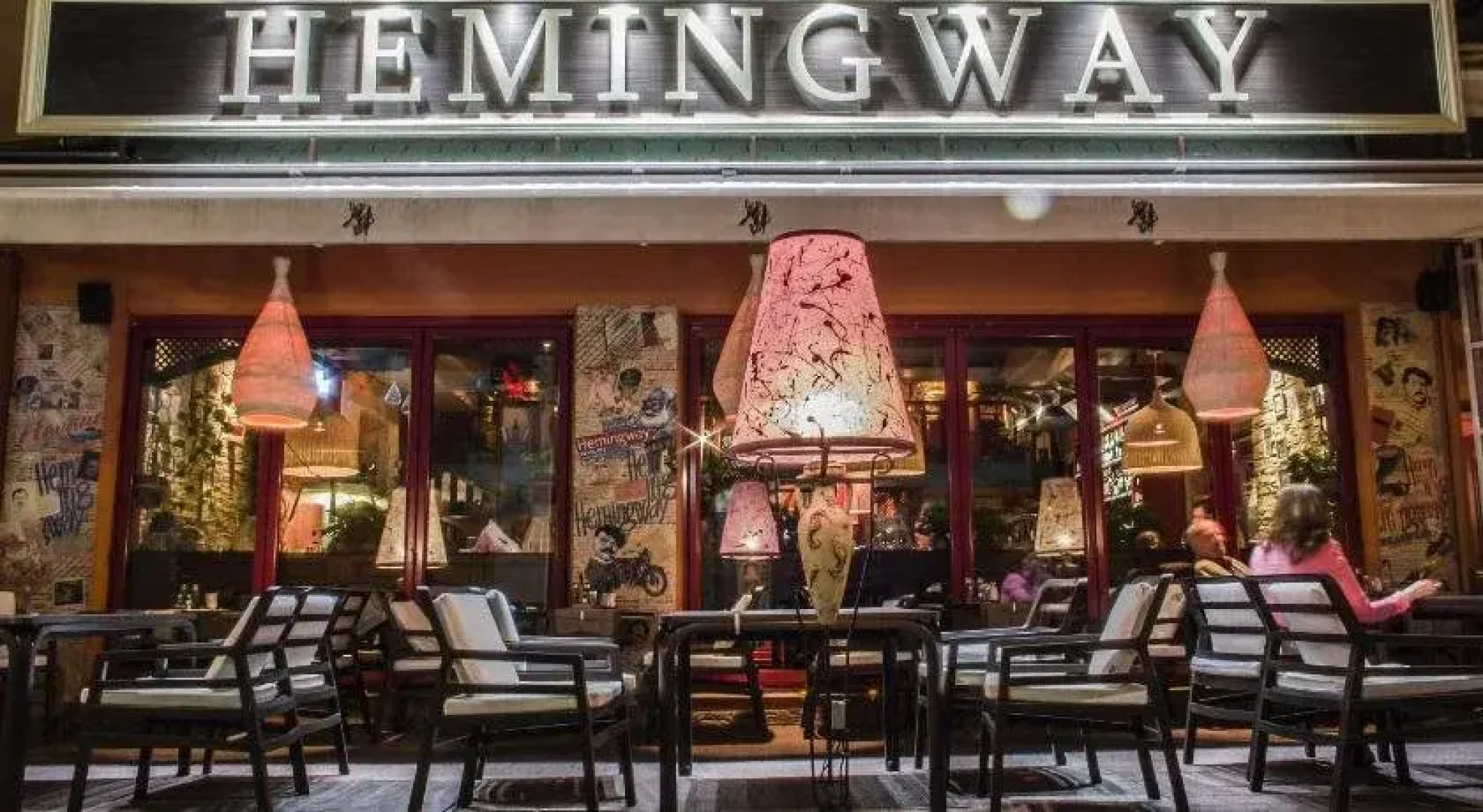 8 12 Art Guest House