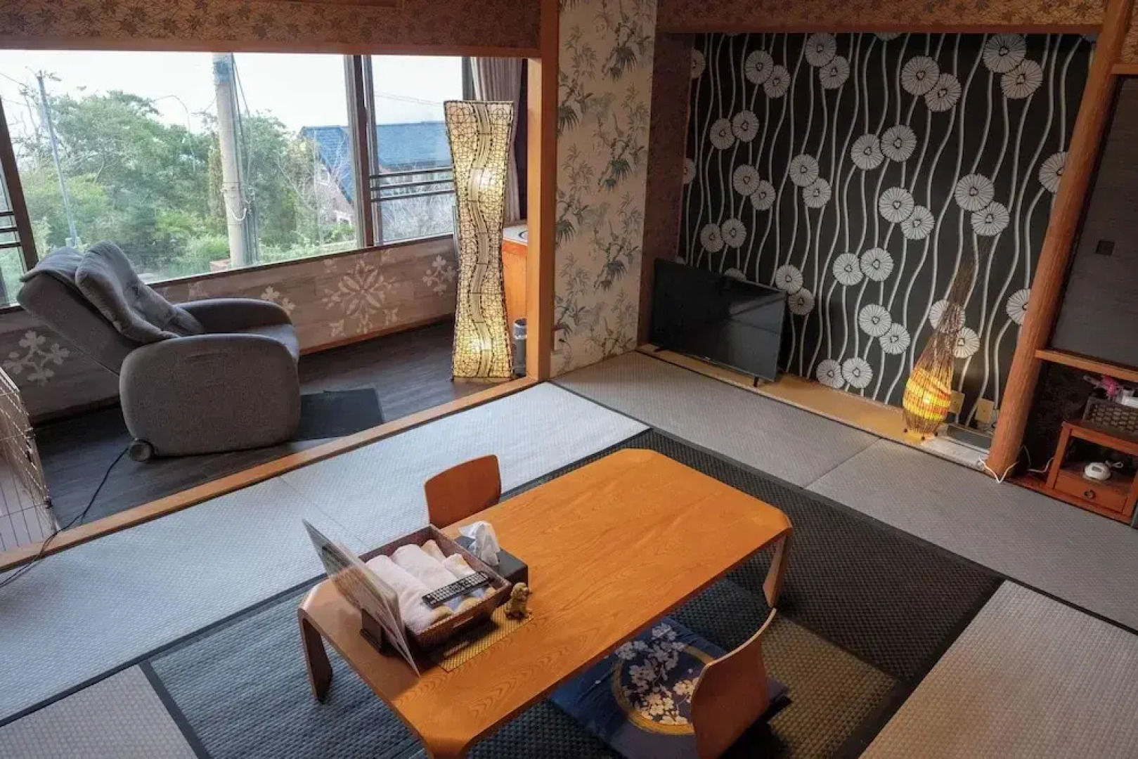 Hakone Gora Guam Dog