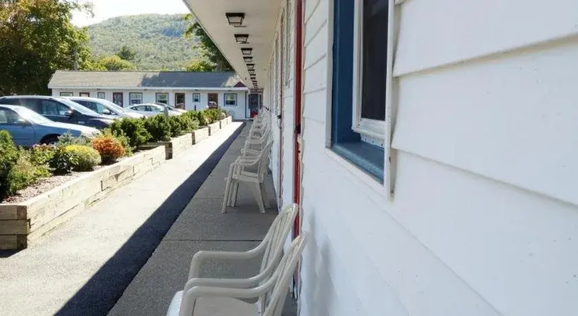 Monument Mountain Motel