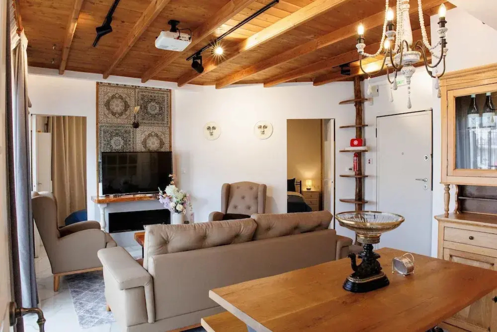 Kozani Central Nest - Homely Vibes