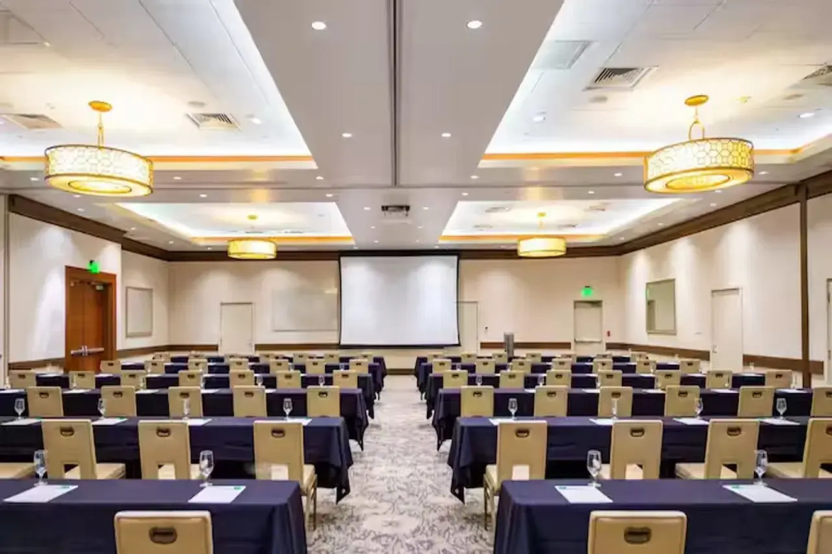 DoubleTree by Hilton San Diego Bayside