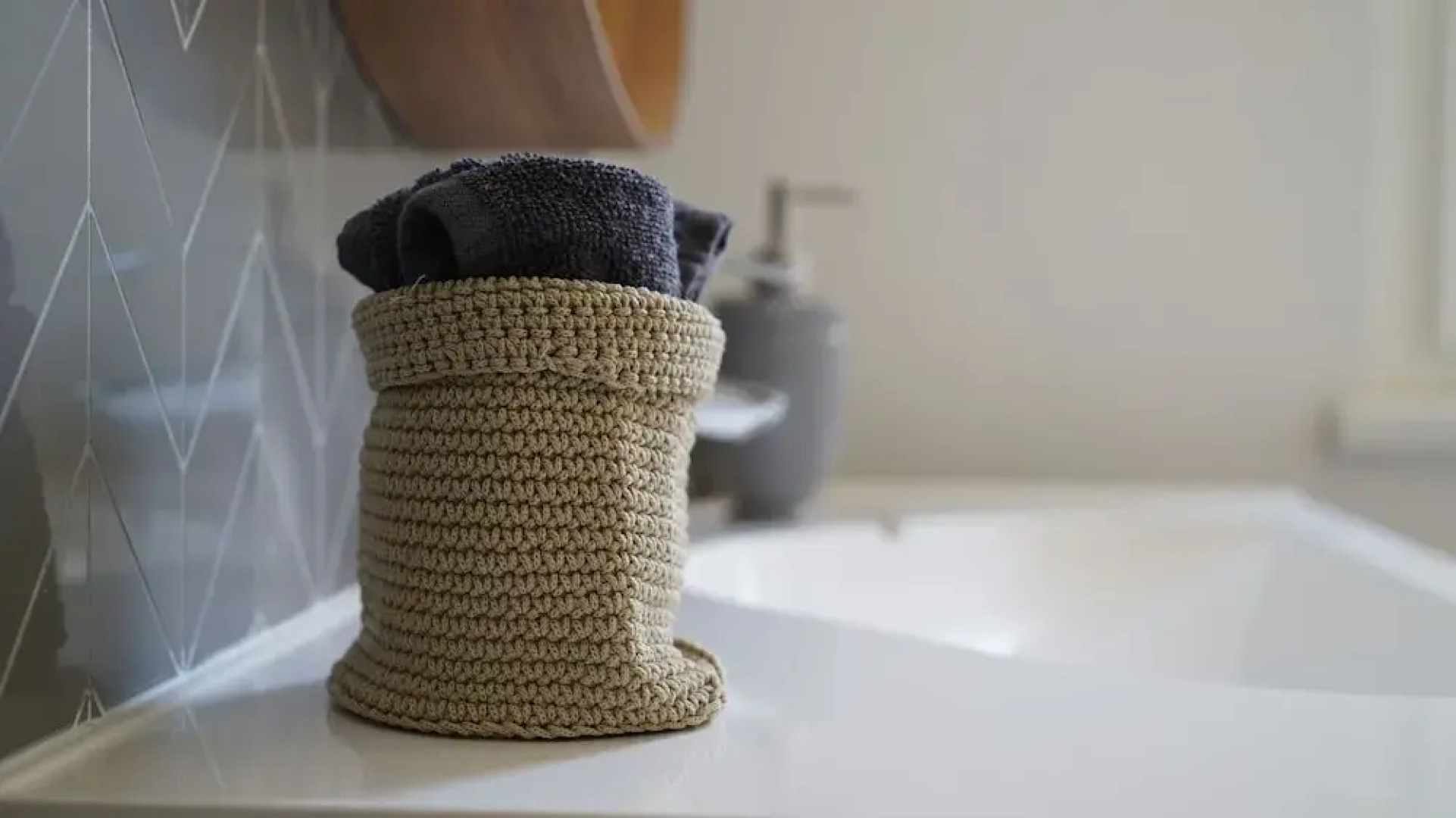 The White Building - [ROOMS]