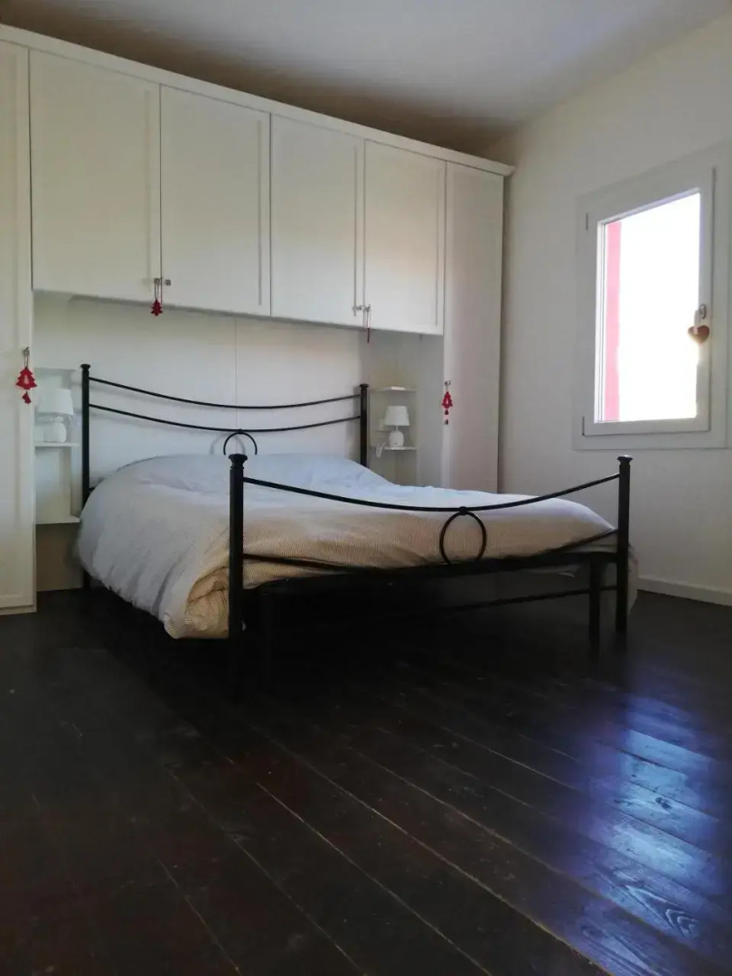 45 Minutes To Venice - by Flora