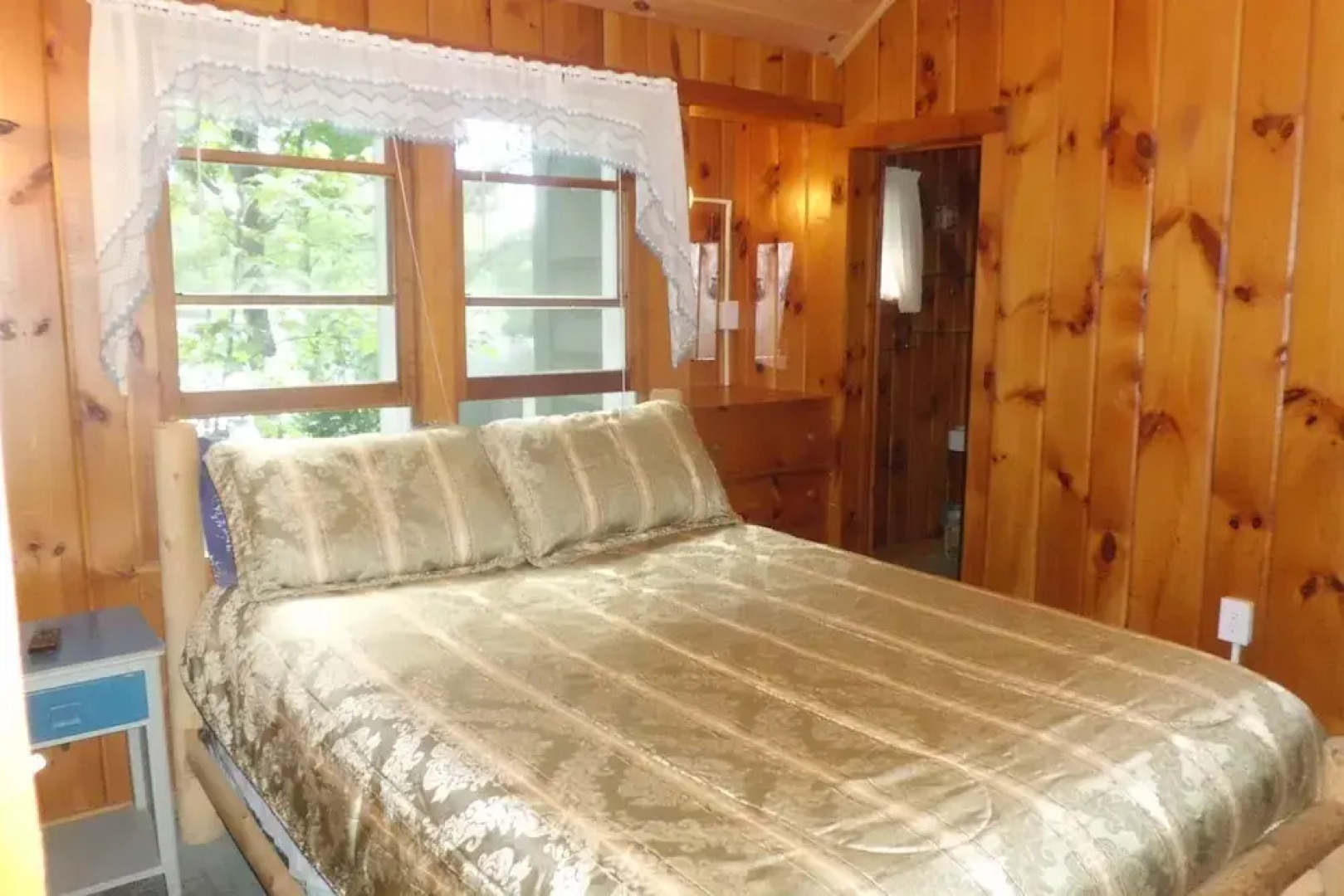 Hide-a-way Waterfront Cottages