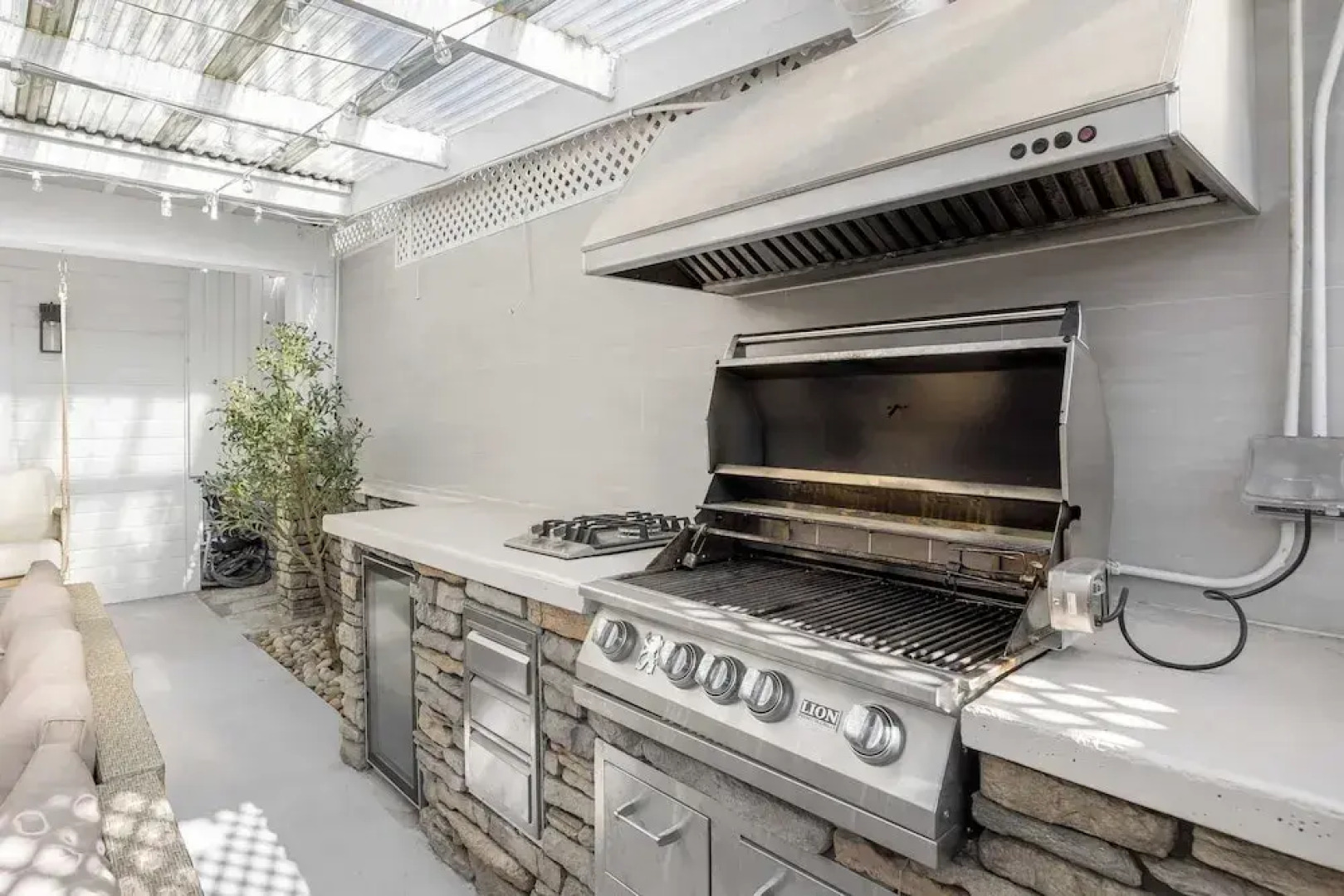 Steps to the Beach, Firepit & Patio Long-term Newport Beach Stay Coastal Cove