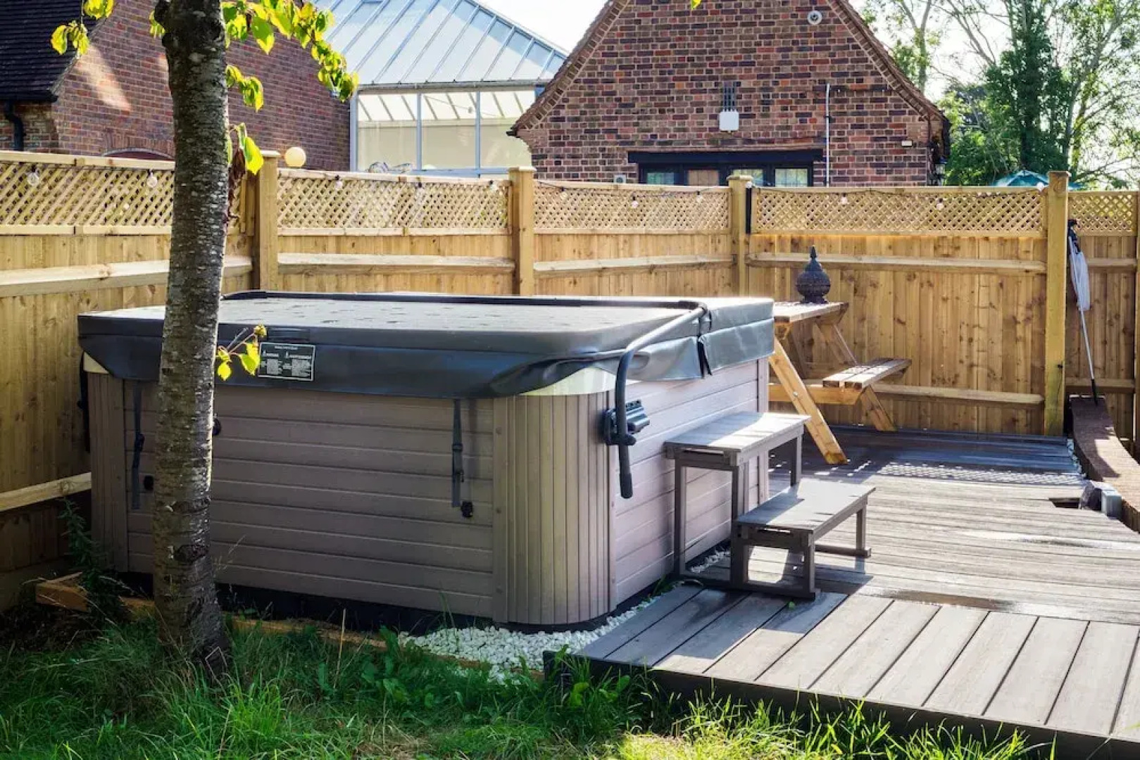 The WhiteCottage at Gildridge wd Hot Tub