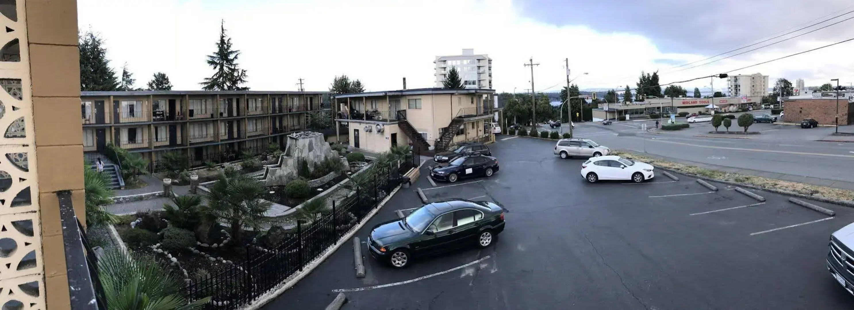 The Port-O-Call Inn & Suites