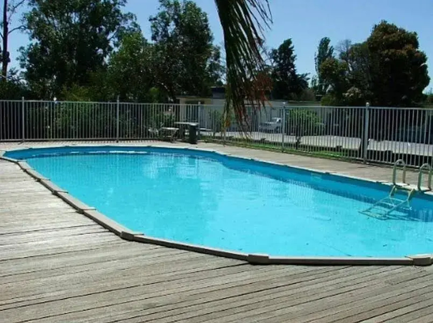 Lazy River Motor Inn